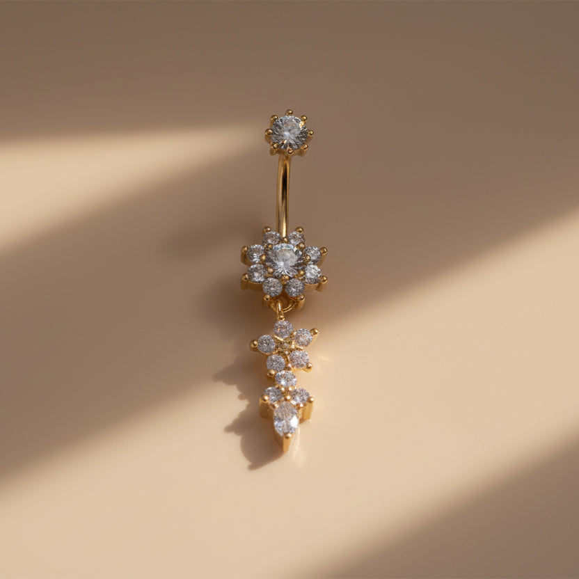 Bauchnabelpiercing Blume