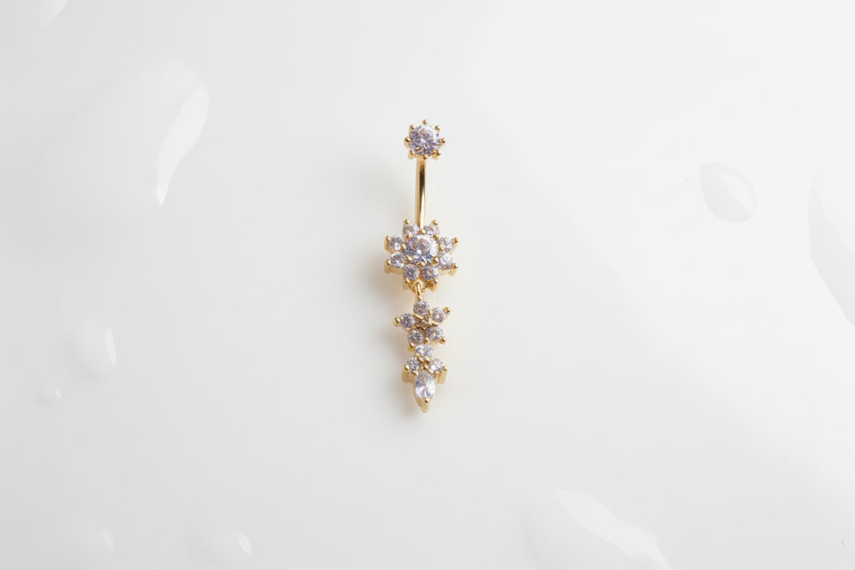 Bauchnabelpiercing Blume